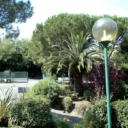 De Charme Wi-fi ,clim, Garage Jardin Prives, Piscine Environnement Arbore 아파트 칸느